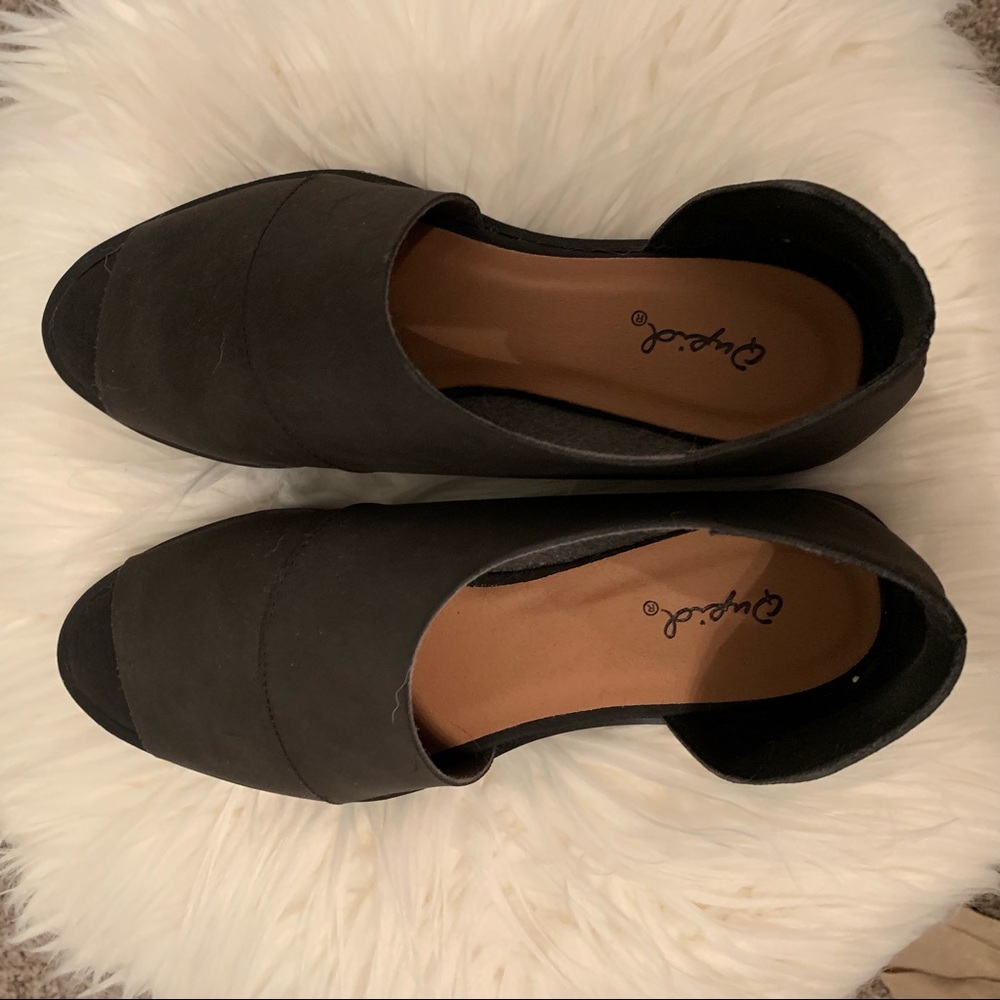 Cutout shoes
